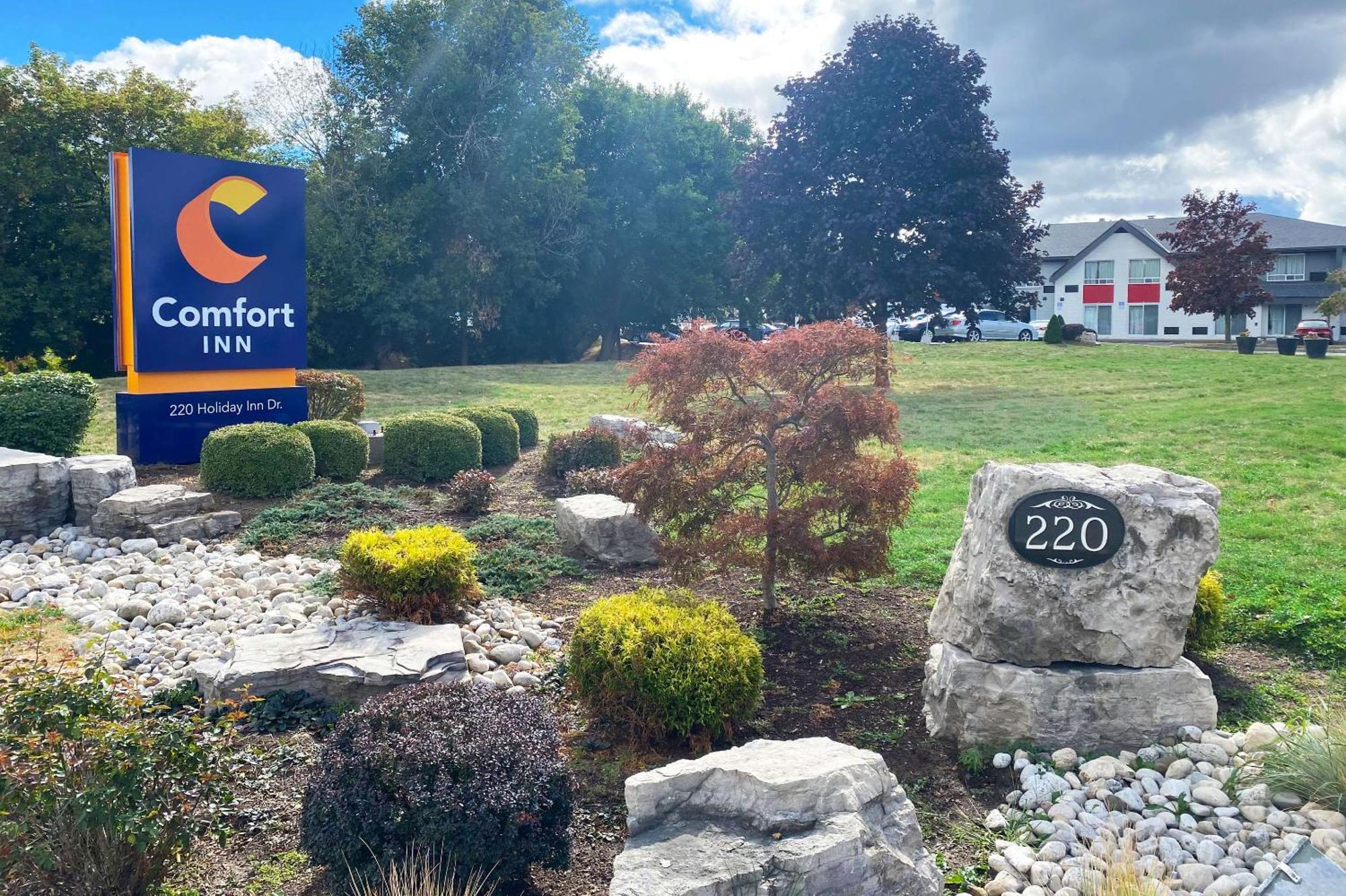 Comfort Inn Cambridge Bagian luar foto